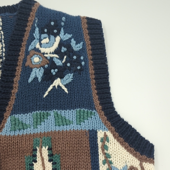 Vintage Christopher & Banks Knit Vest Women's Small Hand Embroidered Buttons - Picture 3 of 11